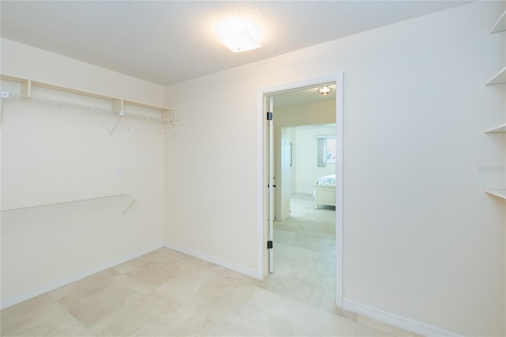 For Sale: $380,000 (4 beds, 2 baths, 2520 Square Feet)