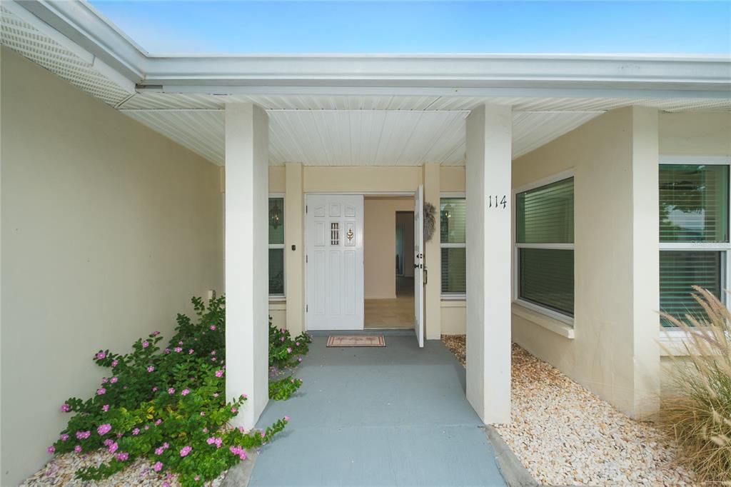 For Sale: $380,000 (4 beds, 2 baths, 2520 Square Feet)
