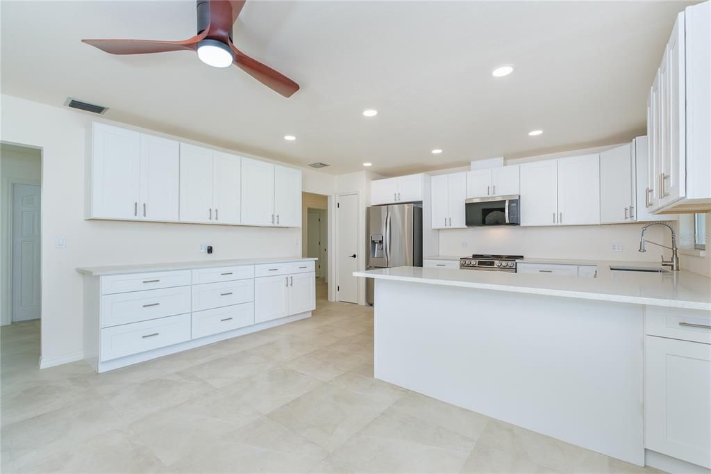 For Sale: $380,000 (4 beds, 2 baths, 2520 Square Feet)