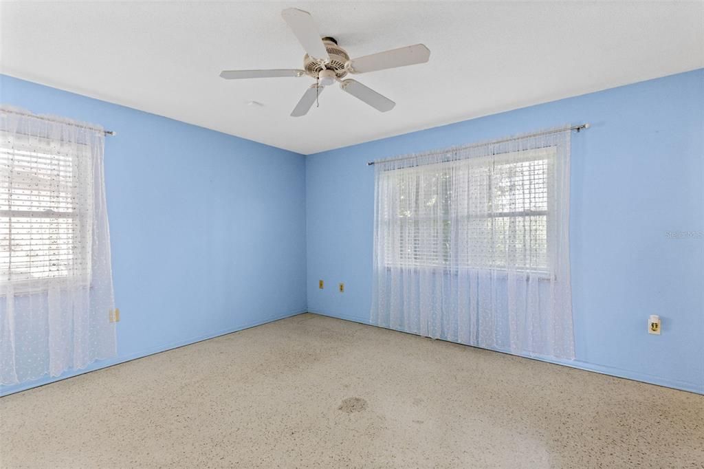 For Sale: $350,000 (4 beds, 2 baths, 1992 Square Feet)