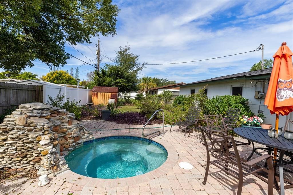 For Sale: $350,000 (4 beds, 2 baths, 1992 Square Feet)