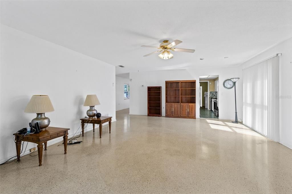 For Sale: $350,000 (4 beds, 2 baths, 1992 Square Feet)