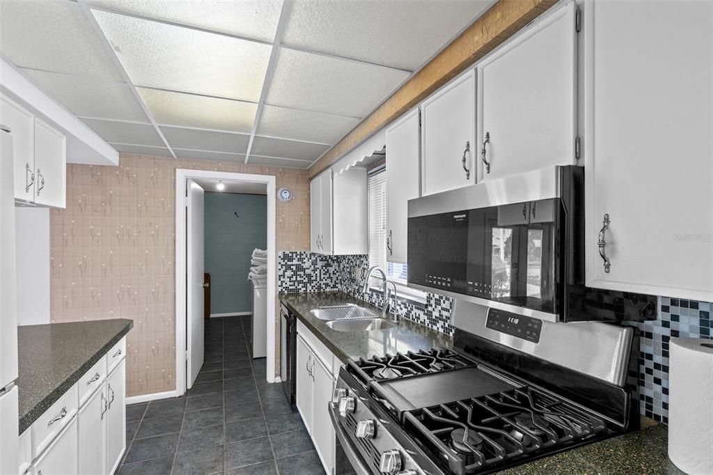 For Sale: $350,000 (4 beds, 2 baths, 1992 Square Feet)