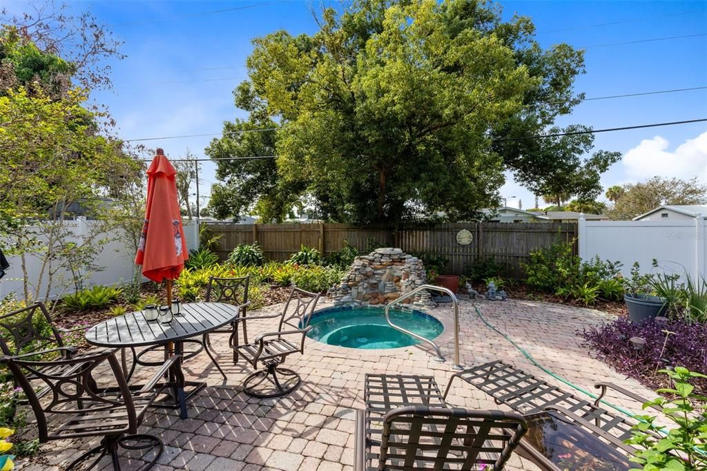 For Sale: $350,000 (4 beds, 2 baths, 1992 Square Feet)
