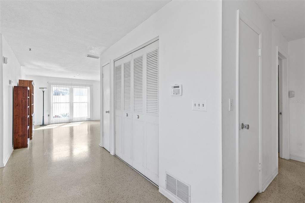For Sale: $350,000 (4 beds, 2 baths, 1992 Square Feet)