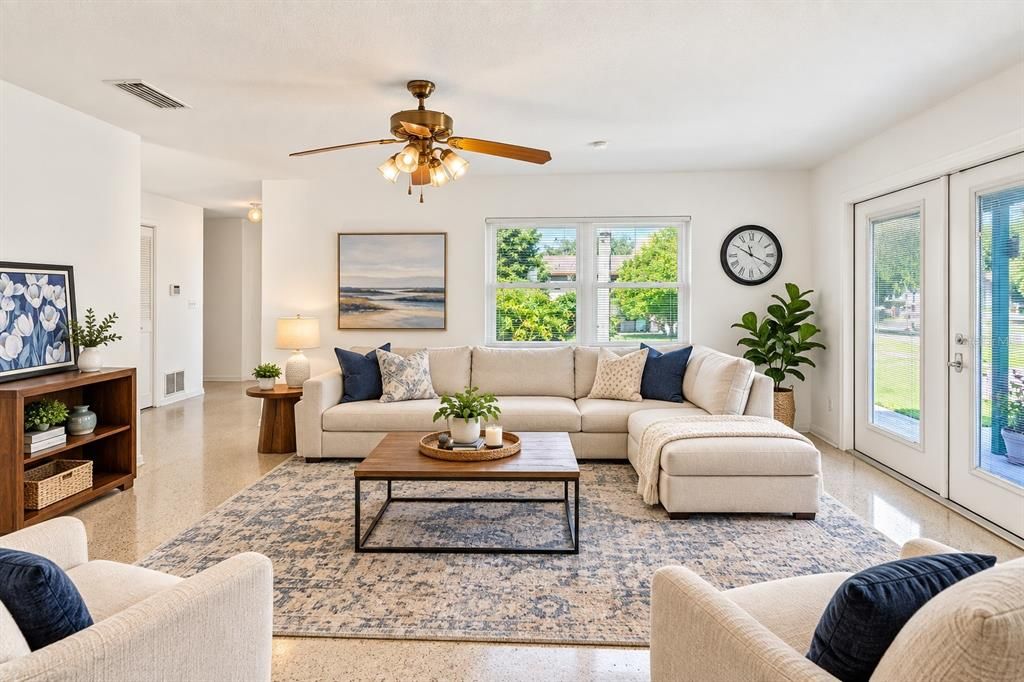 For Sale: $350,000 (4 beds, 2 baths, 1992 Square Feet)