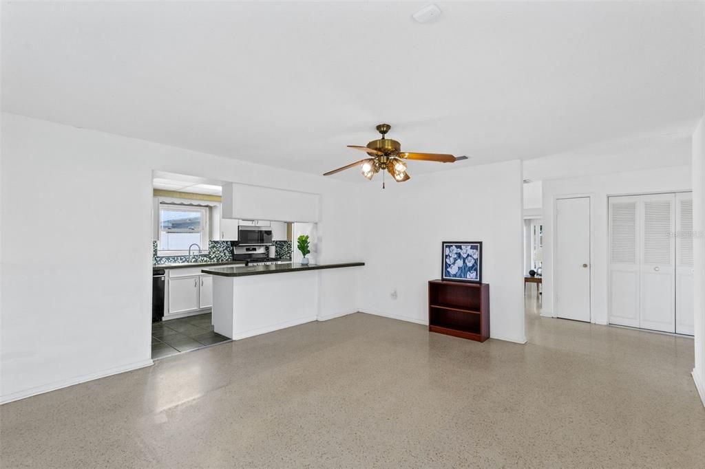 For Sale: $350,000 (4 beds, 2 baths, 1992 Square Feet)