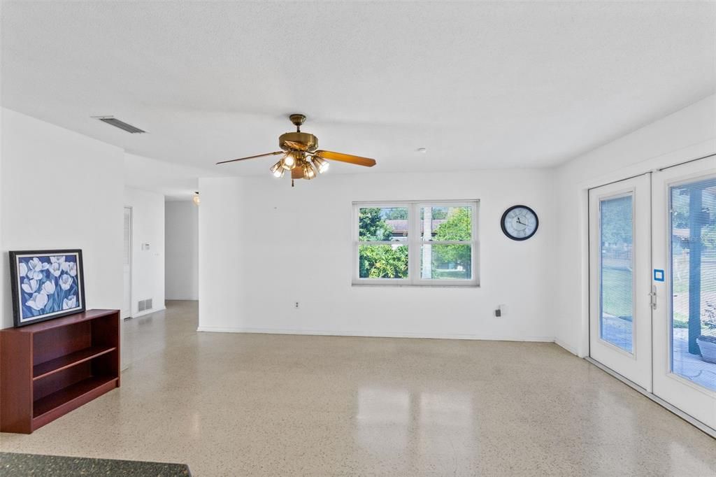 For Sale: $350,000 (4 beds, 2 baths, 1992 Square Feet)