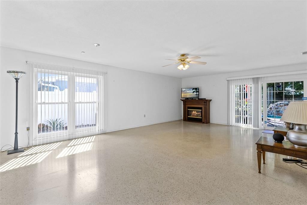 For Sale: $350,000 (4 beds, 2 baths, 1992 Square Feet)