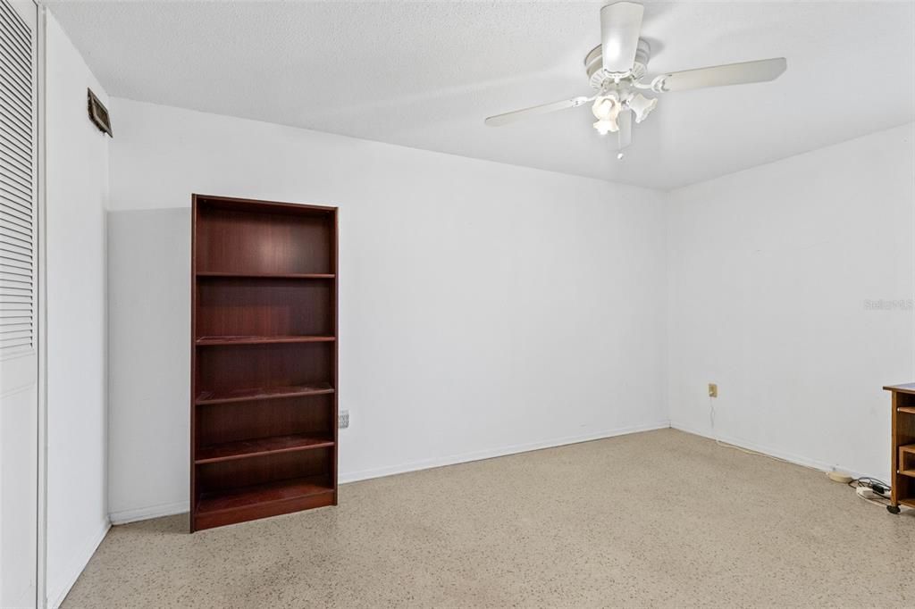 For Sale: $350,000 (4 beds, 2 baths, 1992 Square Feet)