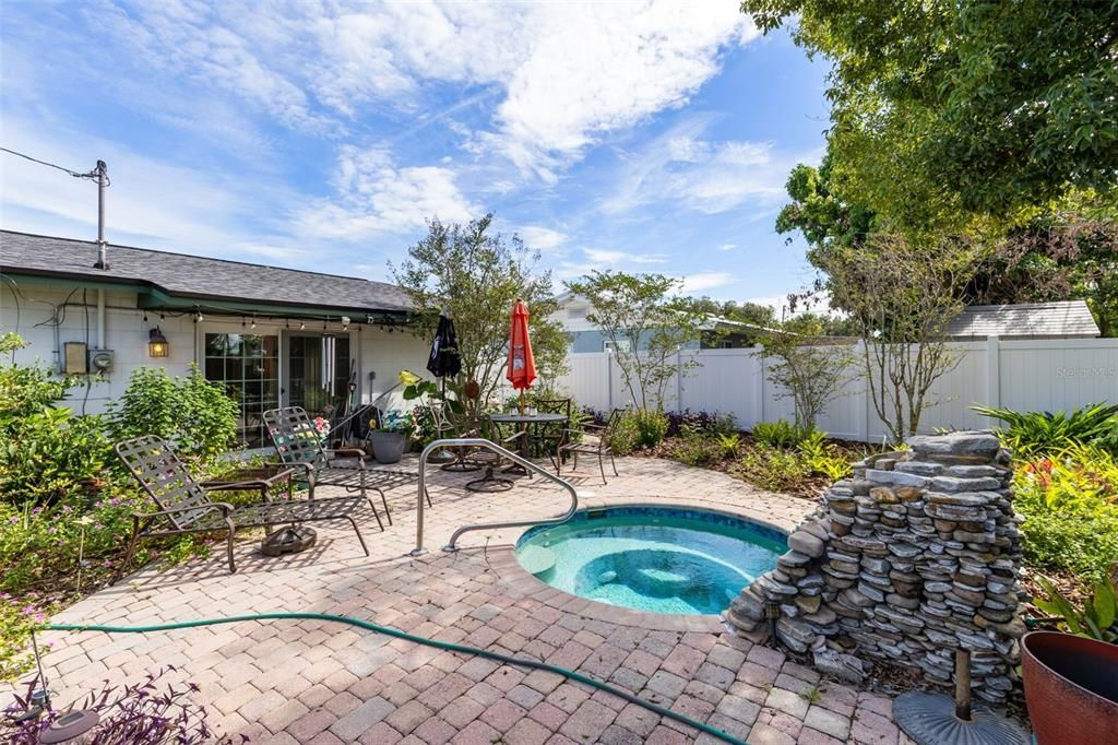 For Sale: $350,000 (4 beds, 2 baths, 1992 Square Feet)