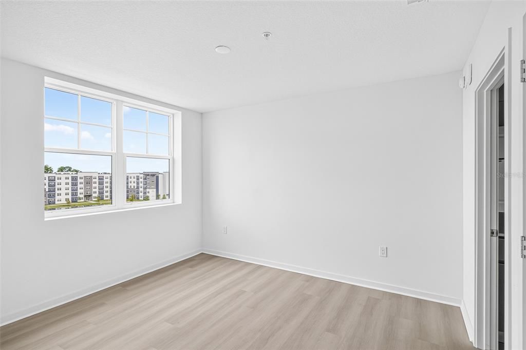 For Sale: $305,000 (2 beds, 2 baths, 1023 Square Feet)
