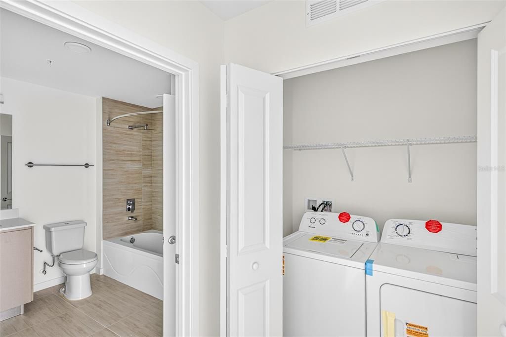 For Sale: $305,000 (2 beds, 2 baths, 1023 Square Feet)