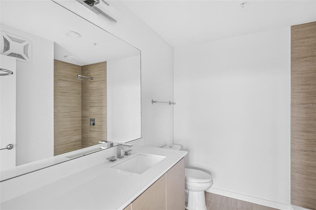 For Sale: $305,000 (2 beds, 2 baths, 1023 Square Feet)