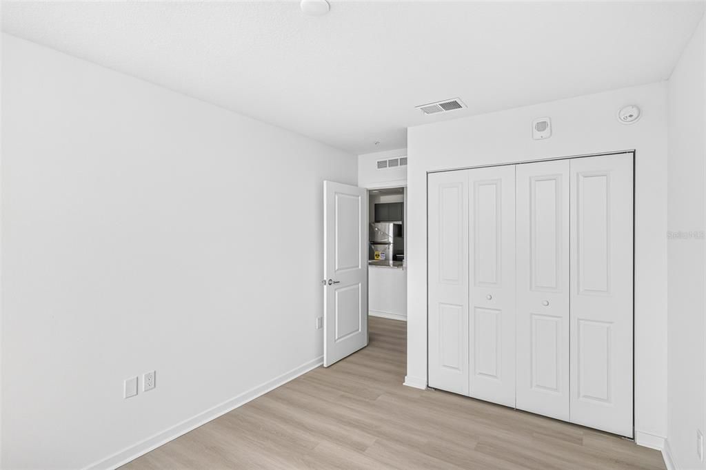 For Sale: $305,000 (2 beds, 2 baths, 1023 Square Feet)