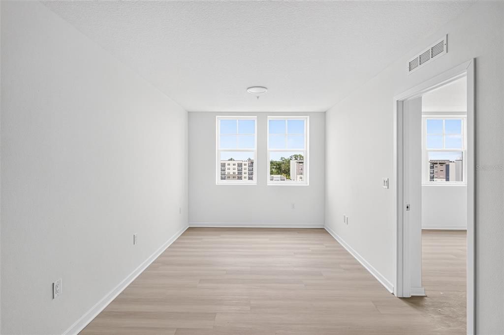 For Sale: $305,000 (2 beds, 2 baths, 1023 Square Feet)