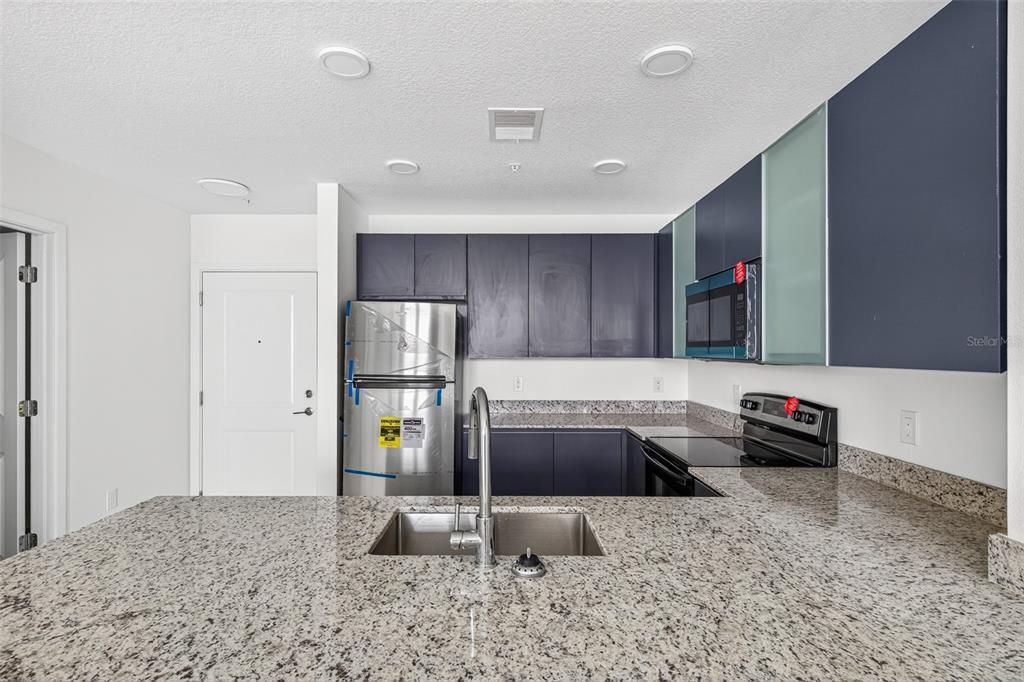 For Sale: $305,000 (2 beds, 2 baths, 1023 Square Feet)
