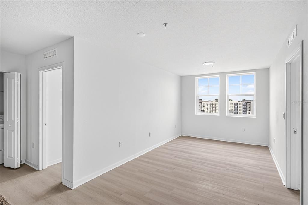 For Sale: $305,000 (2 beds, 2 baths, 1023 Square Feet)