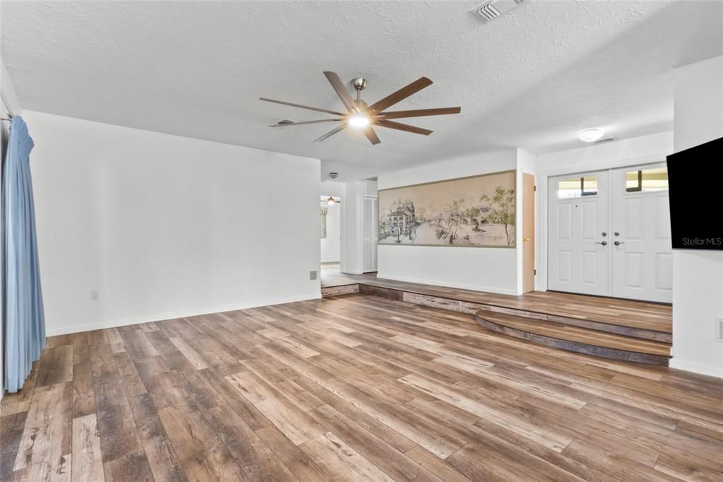 For Sale: $340,000 (2 beds, 2 baths, 1309 Square Feet)