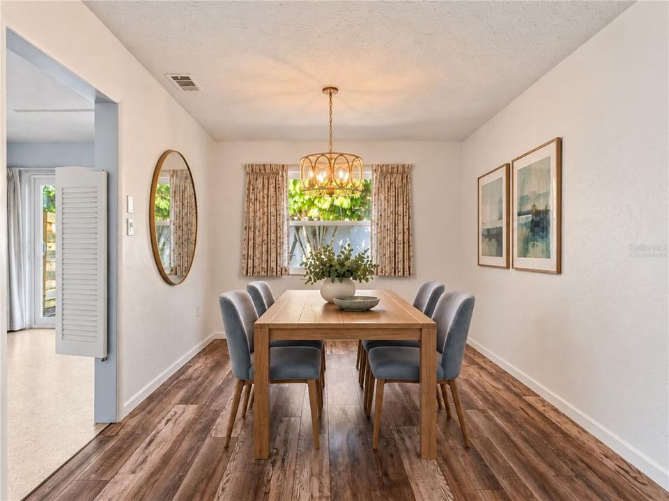 For Sale: $340,000 (2 beds, 2 baths, 1309 Square Feet)