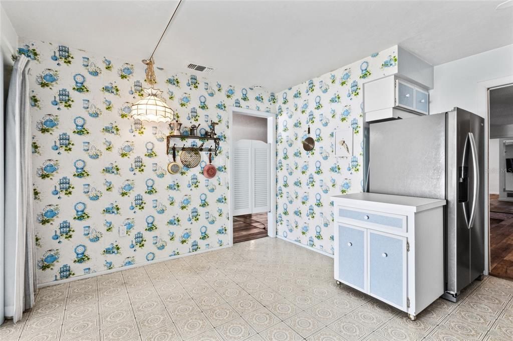 For Sale: $340,000 (2 beds, 2 baths, 1309 Square Feet)