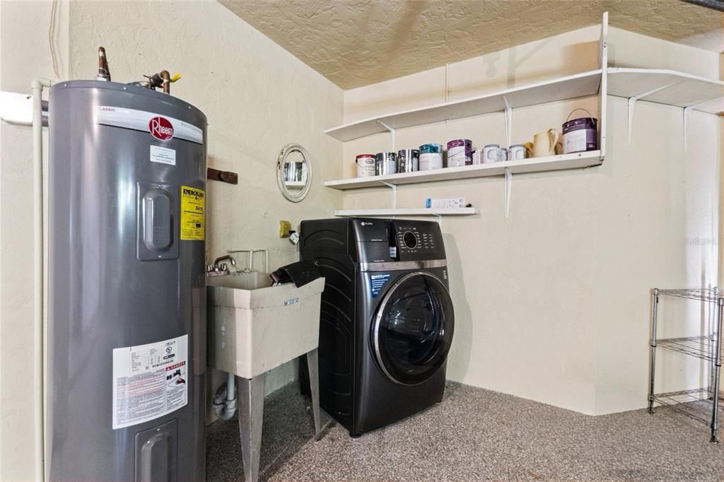 For Sale: $340,000 (2 beds, 2 baths, 1309 Square Feet)
