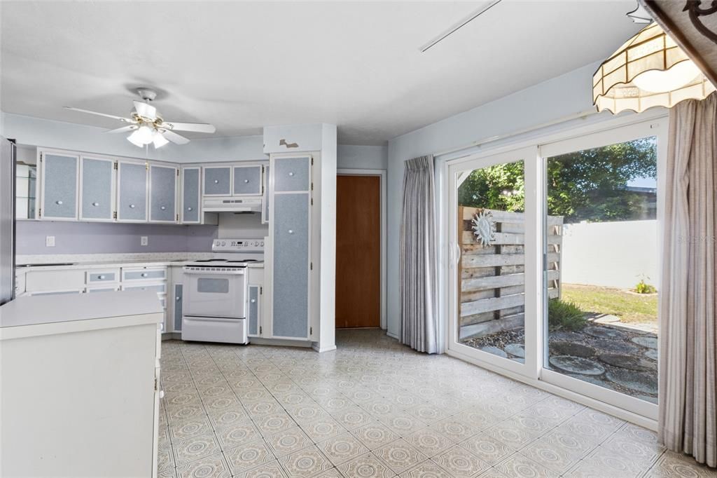 For Sale: $340,000 (2 beds, 2 baths, 1309 Square Feet)