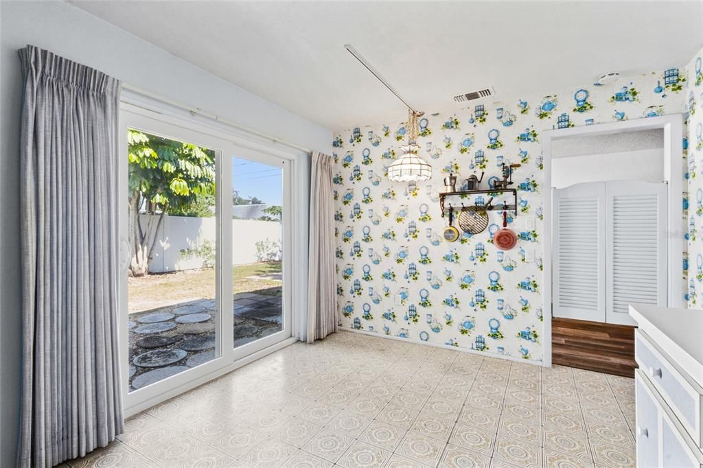 For Sale: $340,000 (2 beds, 2 baths, 1309 Square Feet)