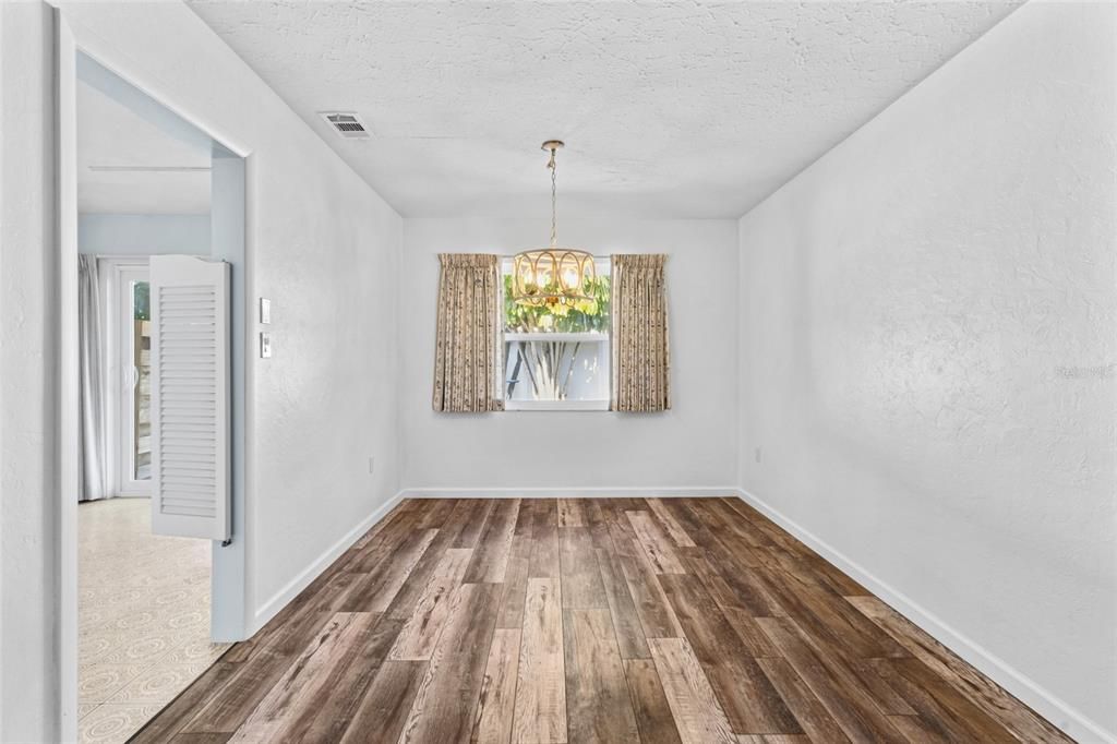 For Sale: $340,000 (2 beds, 2 baths, 1309 Square Feet)