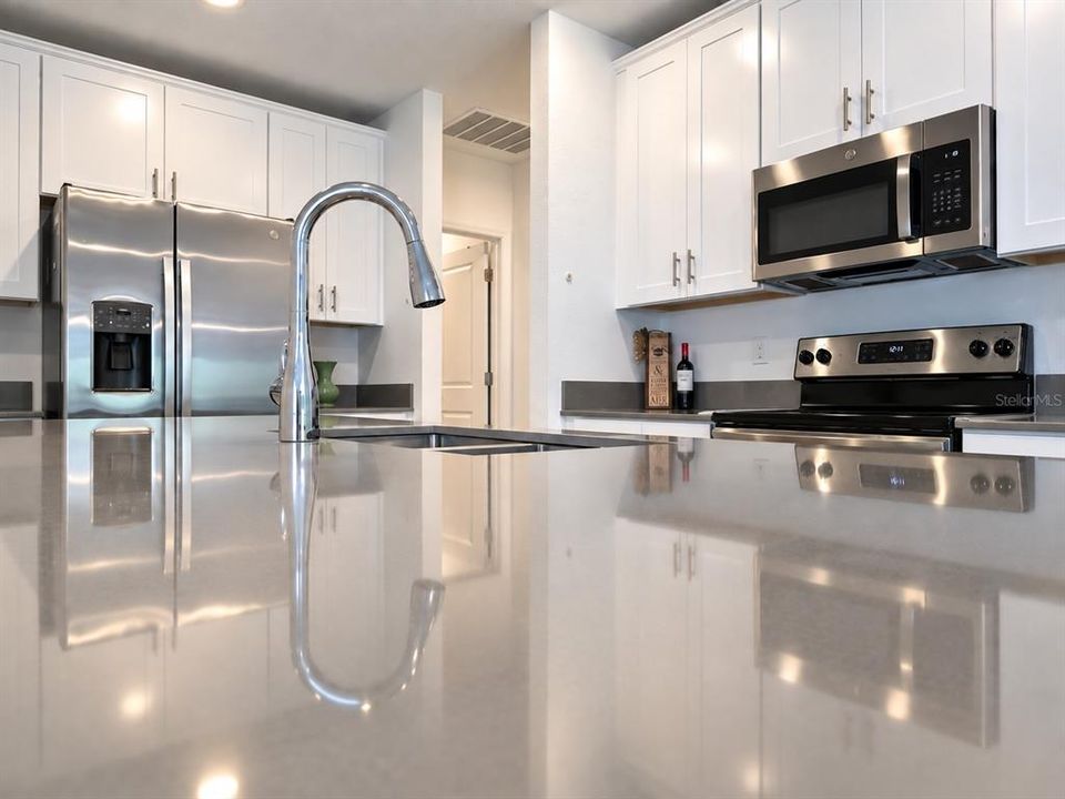 На продажу: $329,900 (3 спален, 2 ванн, 1444 Квадратных фут)