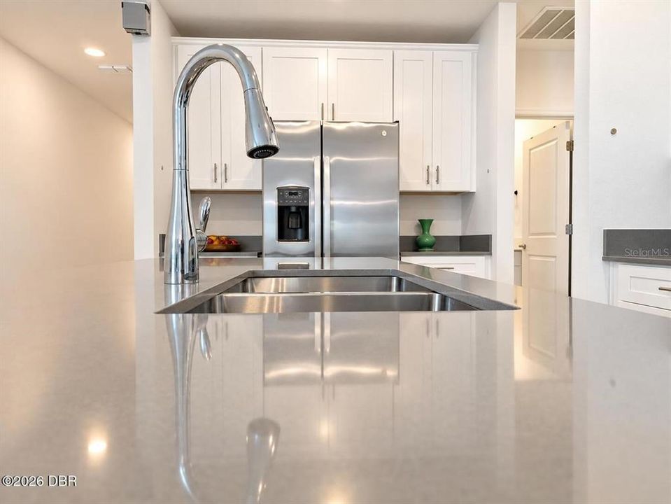 На продажу: $329,900 (3 спален, 2 ванн, 1444 Квадратных фут)