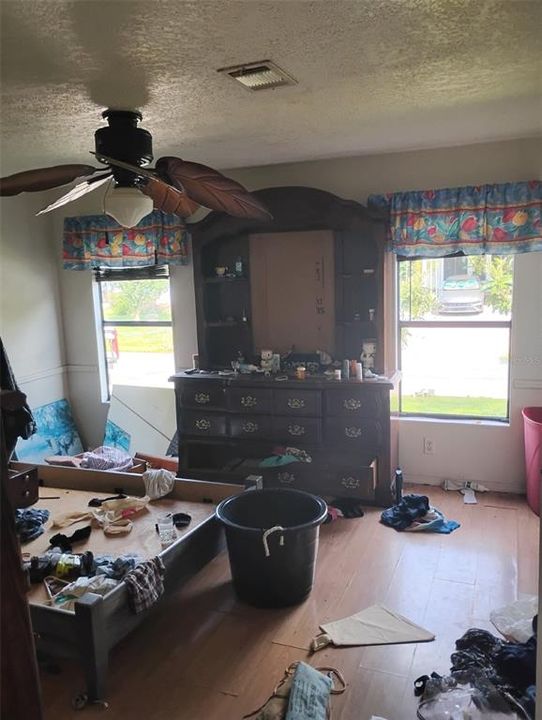 For Sale: $130,000 (3 beds, 2 baths, 1512 Square Feet)