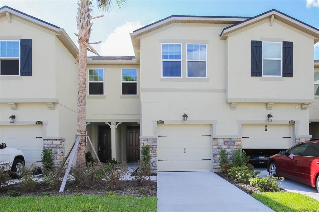 Recently Rented: $2,325 (3 beds, 2 baths, 1716 Square Feet)