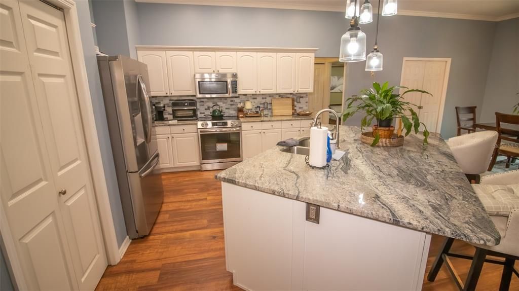 For Sale: $599,999 (3 beds, 2 baths, 2121 Square Feet)