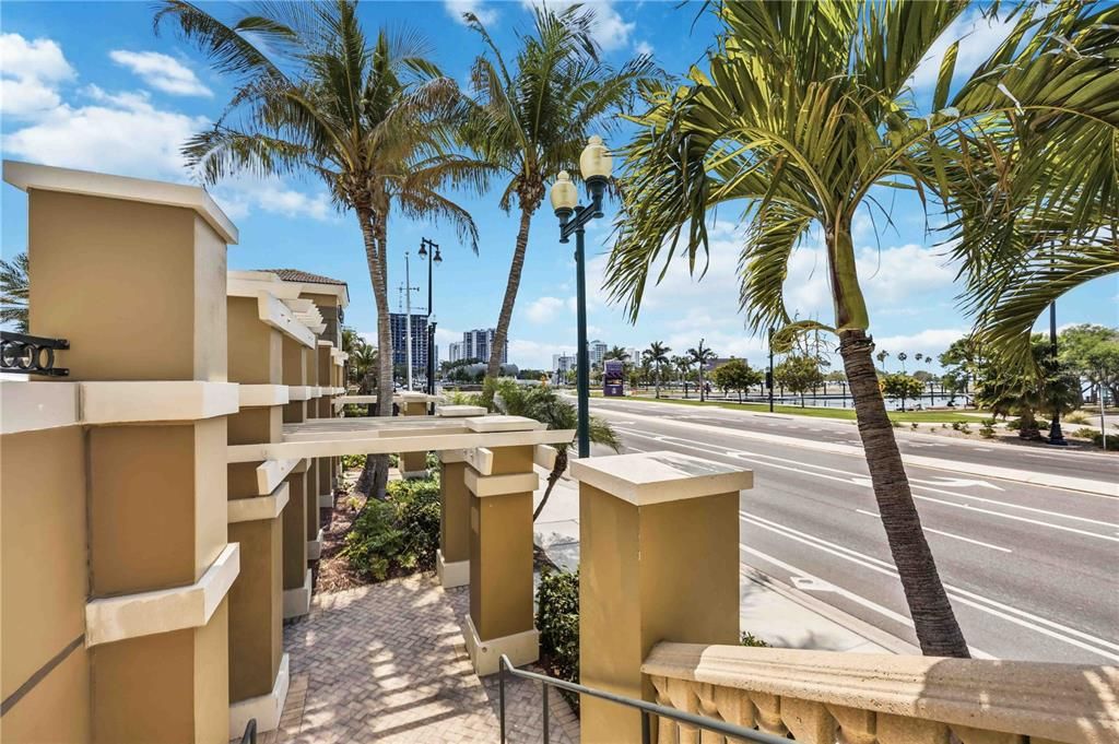 For Sale: $394,900 (2 beds, 2 baths, 1084 Square Feet)