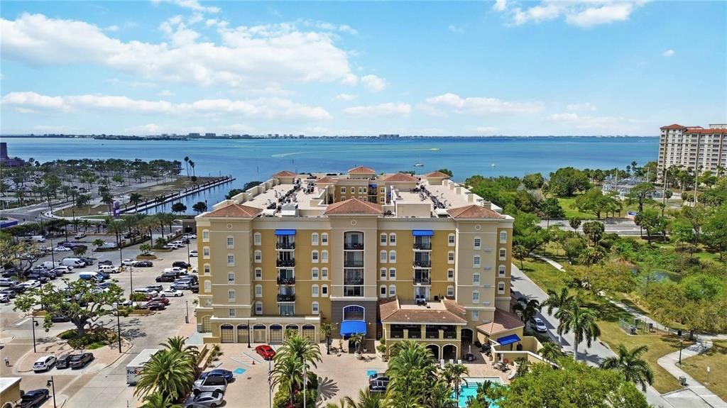 For Sale: $394,900 (2 beds, 2 baths, 1084 Square Feet)