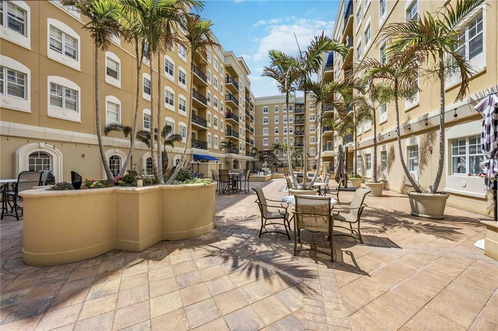 For Sale: $394,900 (2 beds, 2 baths, 1084 Square Feet)