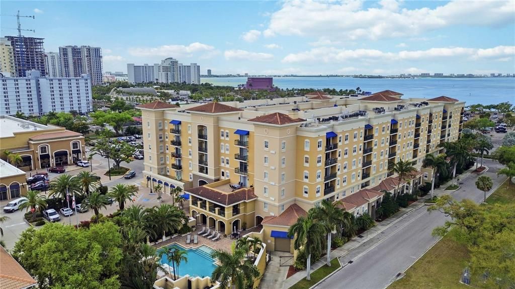 For Sale: $394,900 (2 beds, 2 baths, 1084 Square Feet)