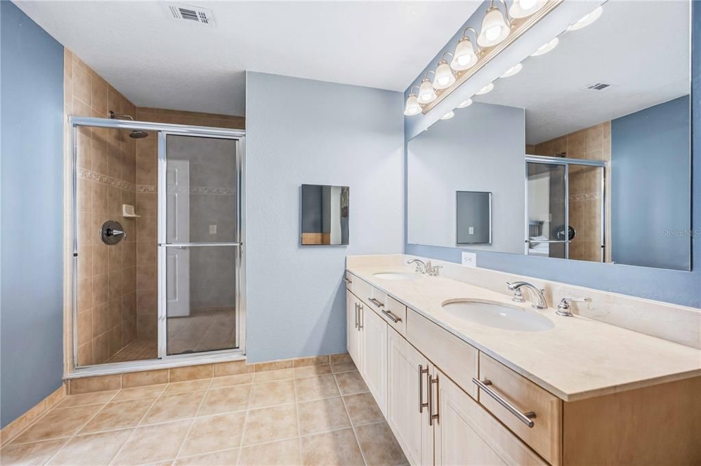 For Sale: $394,900 (2 beds, 2 baths, 1084 Square Feet)
