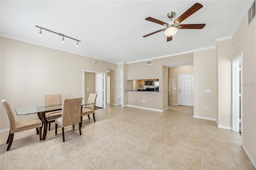 For Sale: $394,900 (2 beds, 2 baths, 1084 Square Feet)