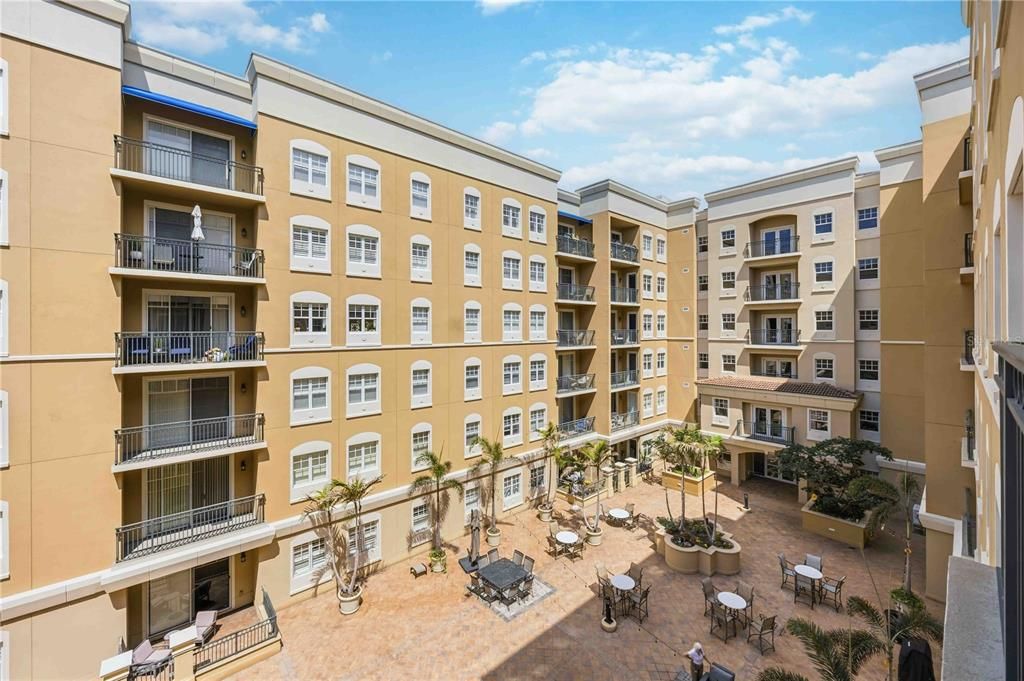 For Sale: $394,900 (2 beds, 2 baths, 1084 Square Feet)