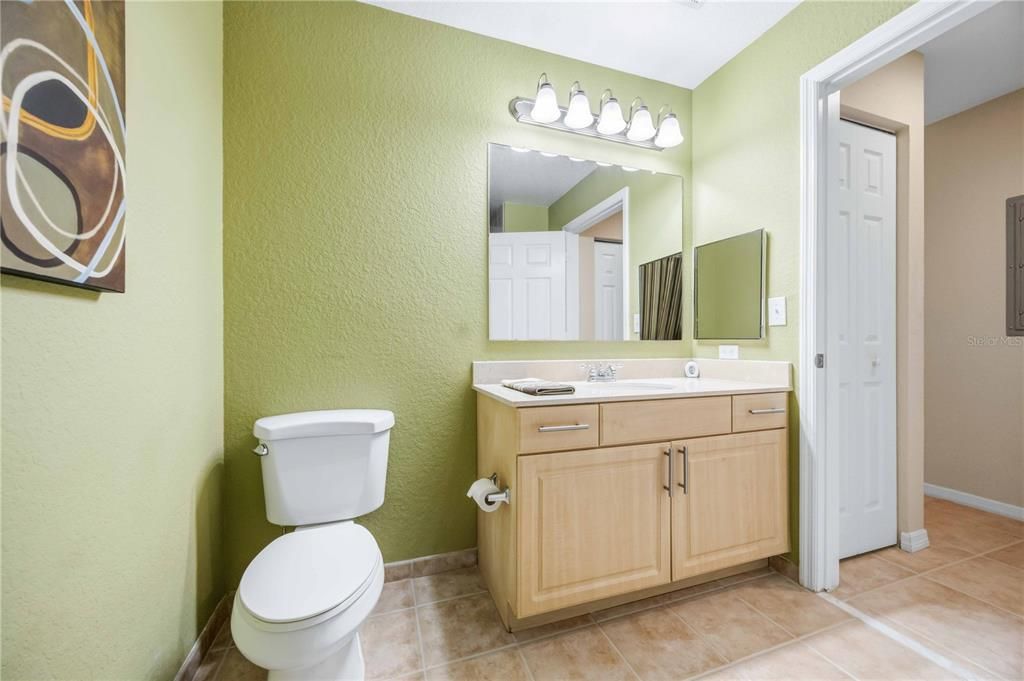 For Sale: $394,900 (2 beds, 2 baths, 1084 Square Feet)