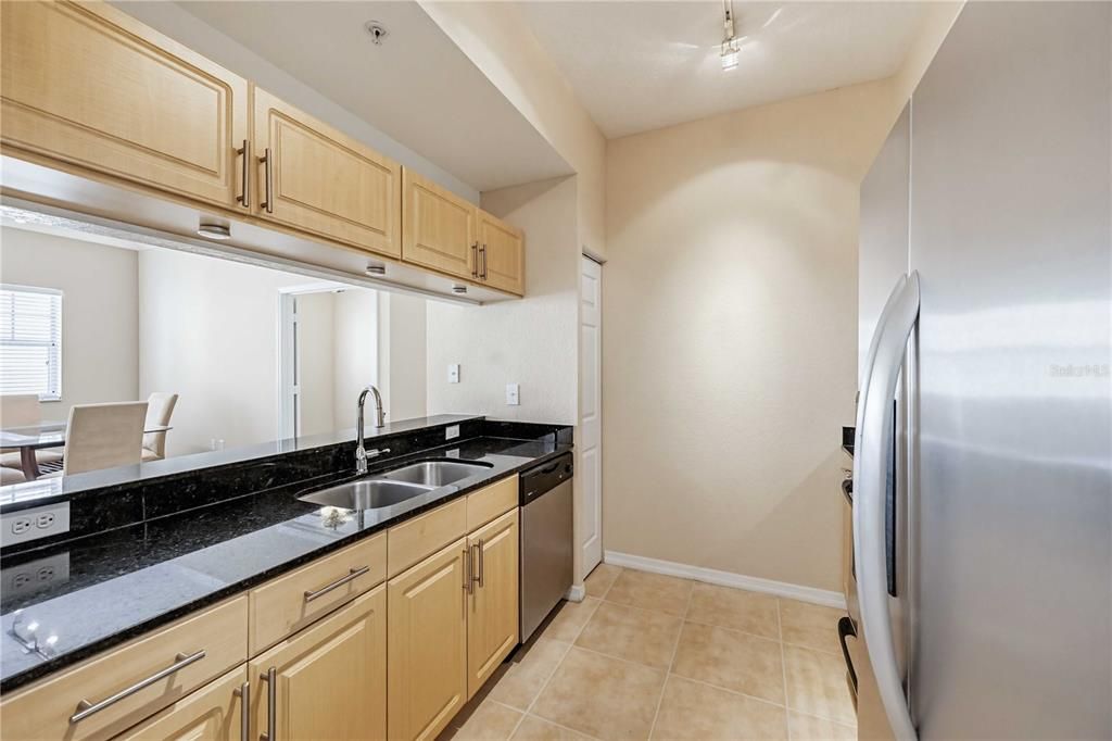 For Sale: $394,900 (2 beds, 2 baths, 1084 Square Feet)