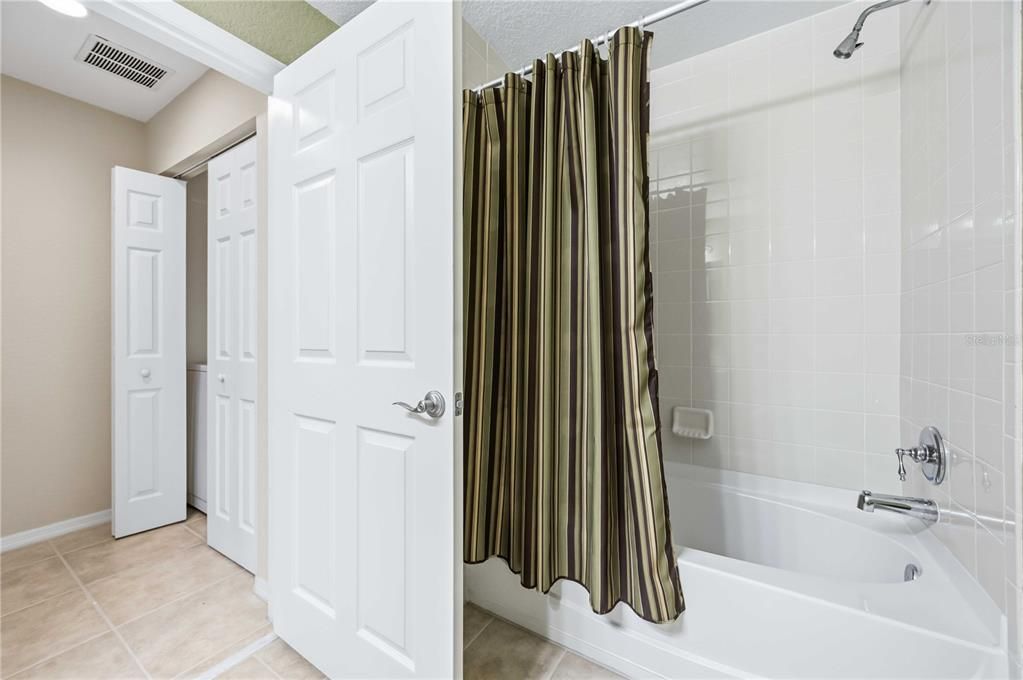 For Sale: $394,900 (2 beds, 2 baths, 1084 Square Feet)
