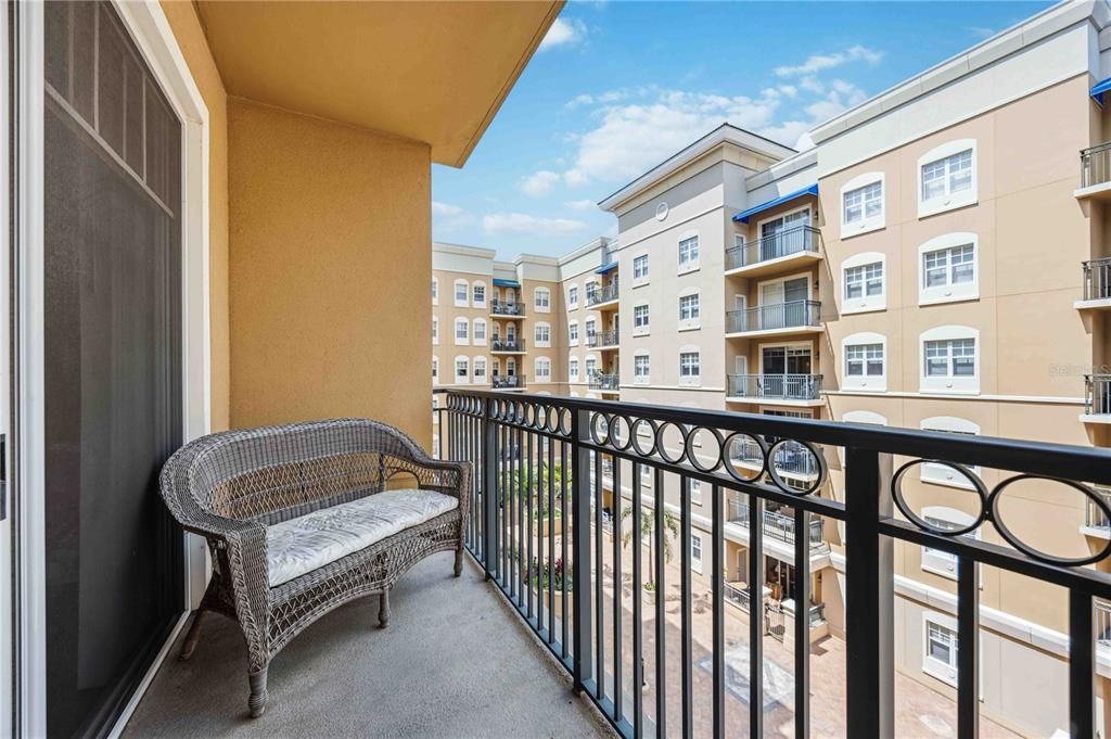 For Sale: $394,900 (2 beds, 2 baths, 1084 Square Feet)