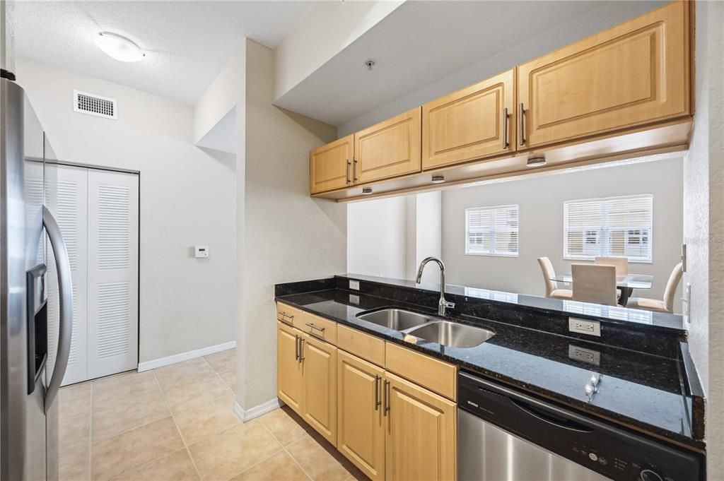 For Sale: $394,900 (2 beds, 2 baths, 1084 Square Feet)
