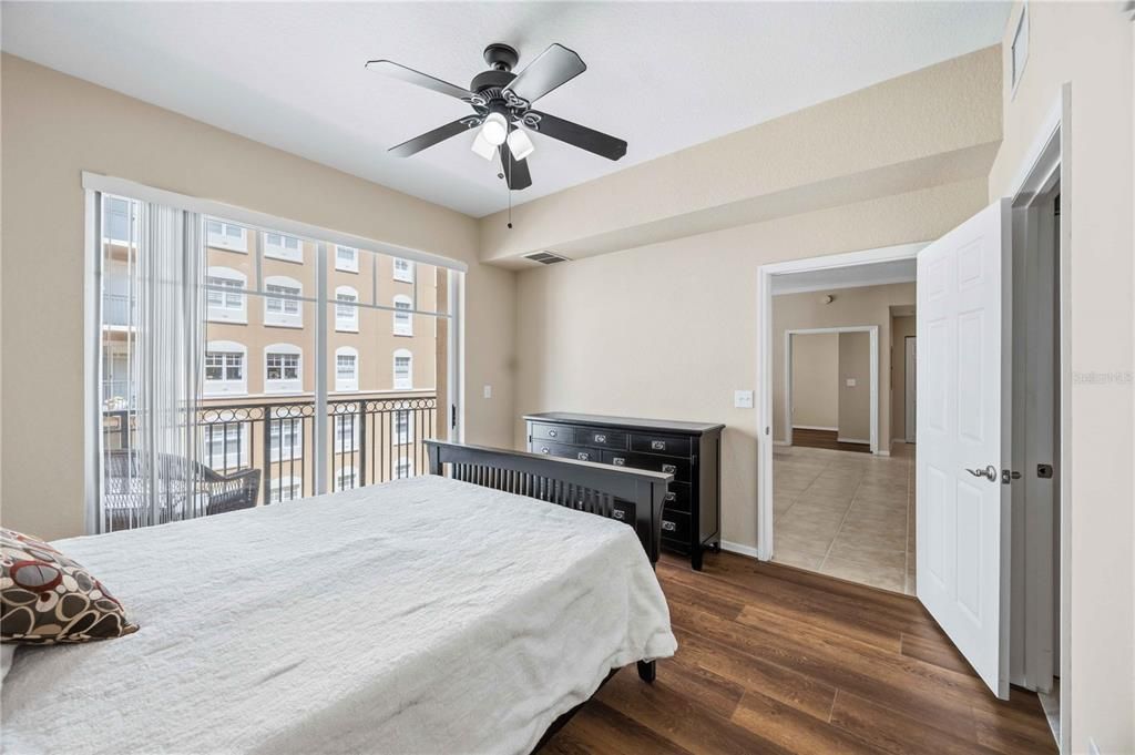 For Sale: $394,900 (2 beds, 2 baths, 1084 Square Feet)