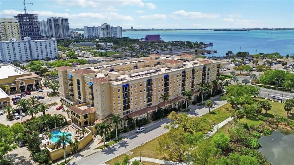 For Sale: $394,900 (2 beds, 2 baths, 1084 Square Feet)