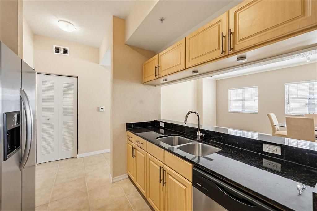 For Sale: $394,900 (2 beds, 2 baths, 1084 Square Feet)