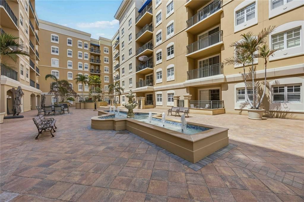 For Sale: $394,900 (2 beds, 2 baths, 1084 Square Feet)